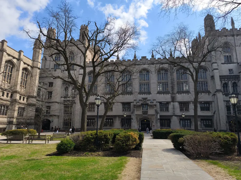 ChicagoUniversity05.webp